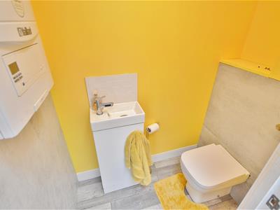 GROUND FLOOR CLOAKROOM